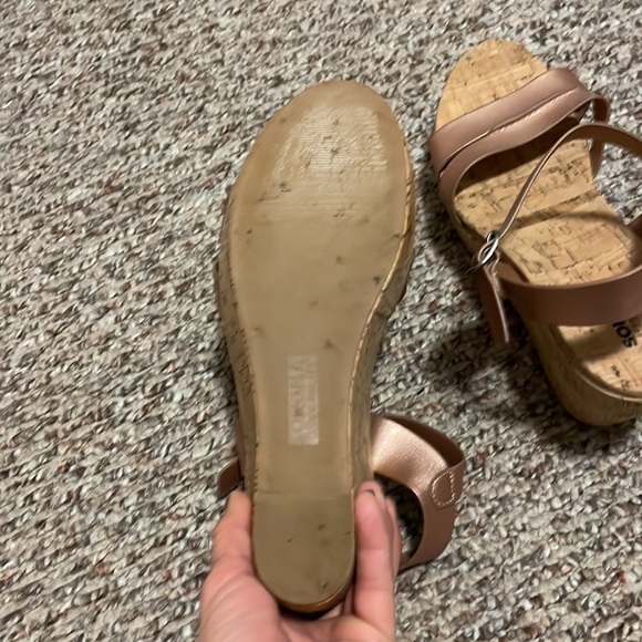 Bronze Faux Cork women’s Wedges. Great condition minimal use - Picture 8 of 9
